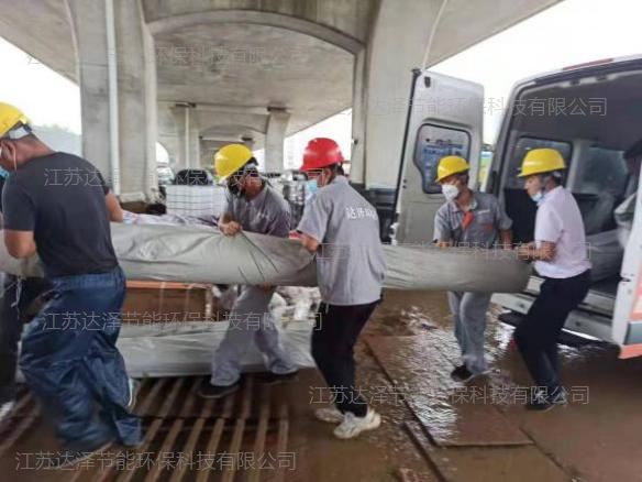 达泽环保工作人员在对六合区和浦口区的救护车洗消中心污水进行防渗及污水处理系统建设 达泽环保工作人员在对六合区和浦口区的救护车洗消中心污水进行防渗及污水处理系统建设