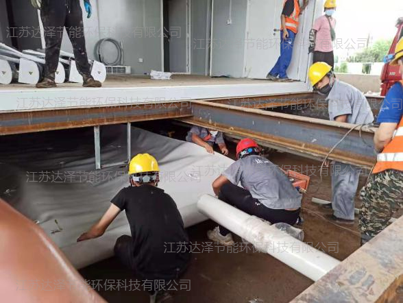 达泽环保员工们在对六合区和浦口区的救护车洗消中心污水进行防渗及污水处理系统建设 达泽环保员工们在对六合区和浦口区的救护车洗消中心污水进行防渗及污水处理系统建设